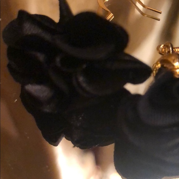22K Black and Gold Flowered Dangly Earrings - Picture 4 of 4